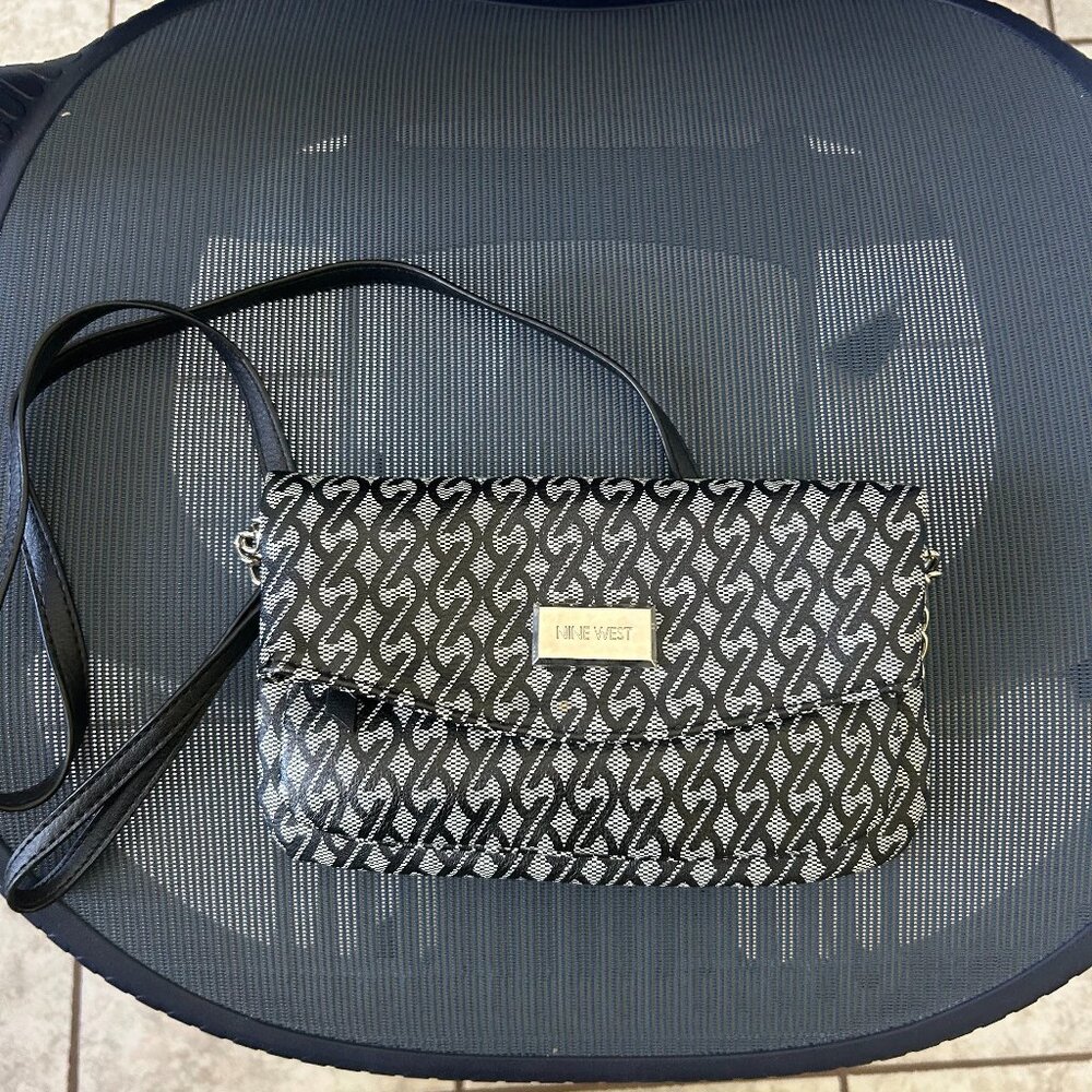Nine West clutch with strap